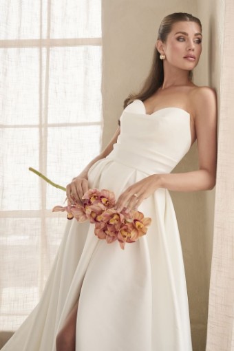 Casablanca Bridal LE156 #0 default Ivory thumbnail